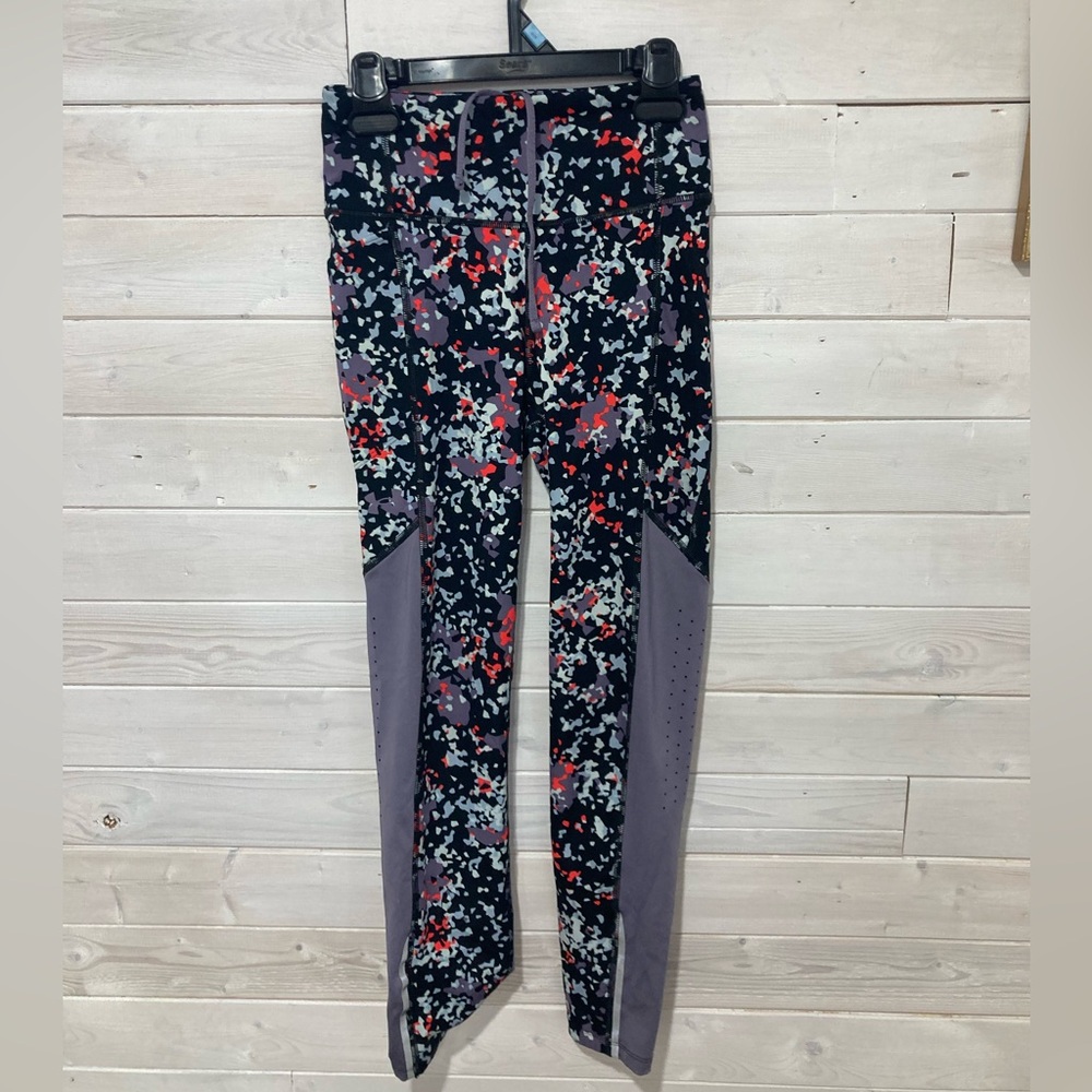 UNDER ARMOUR athletic / running leggings. Size XS